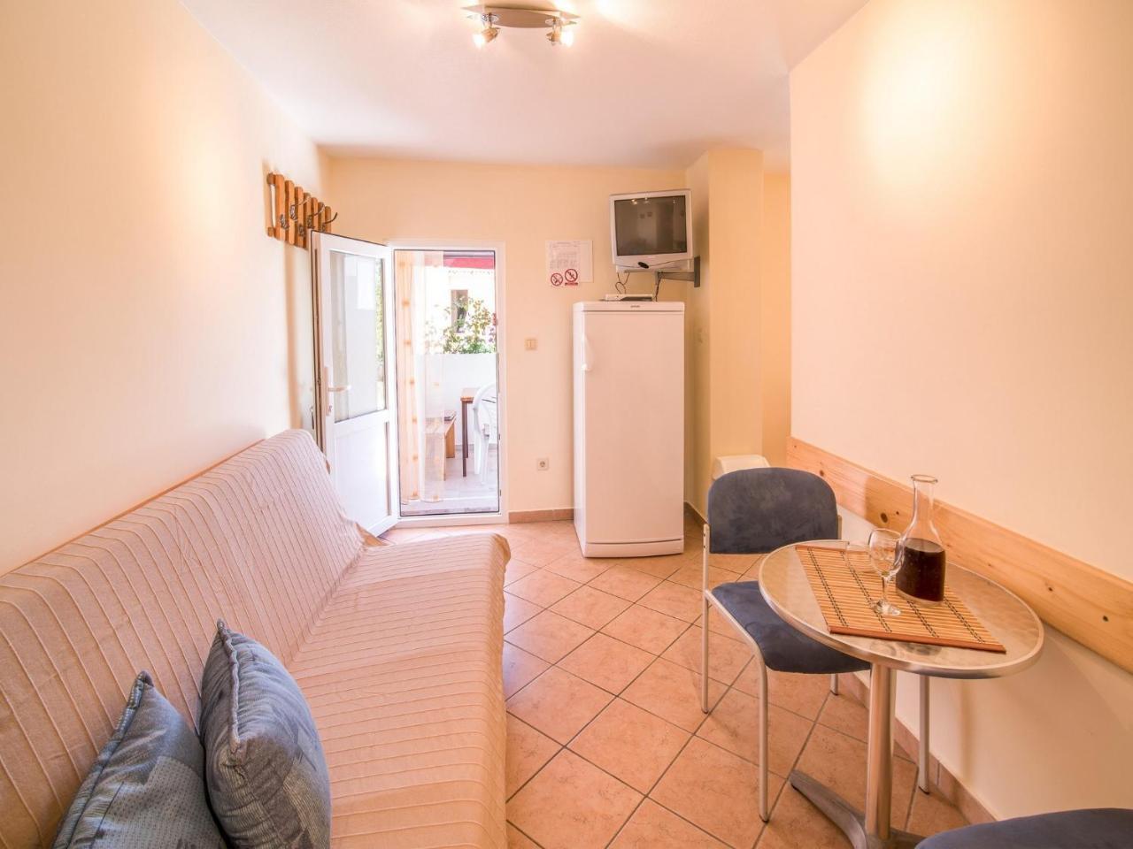 Apartment In Vrbnik/Insel Krk 13614 Exteriör bild